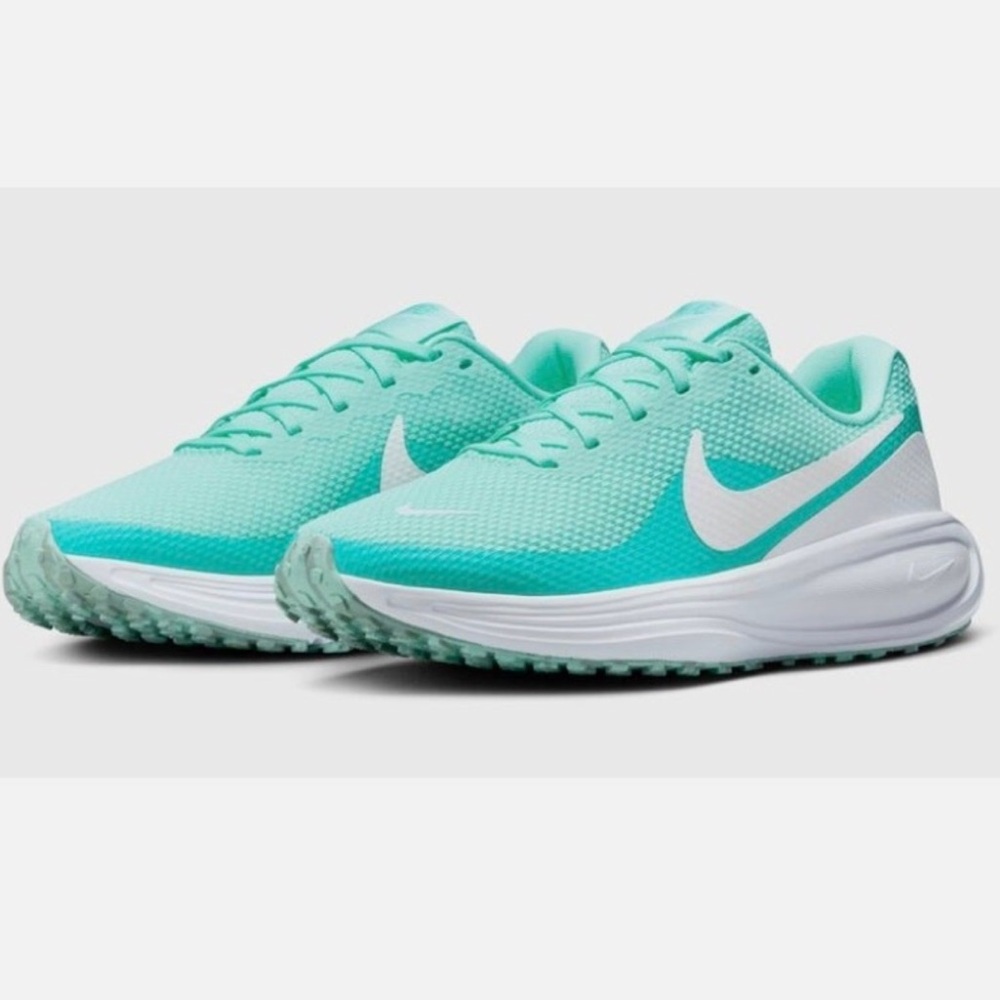 NWT Nike revolution 8 mint